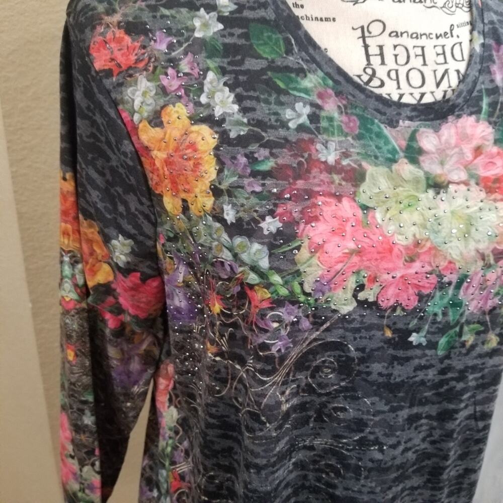 REBA floral top size‎ large - Picture 4 of 12